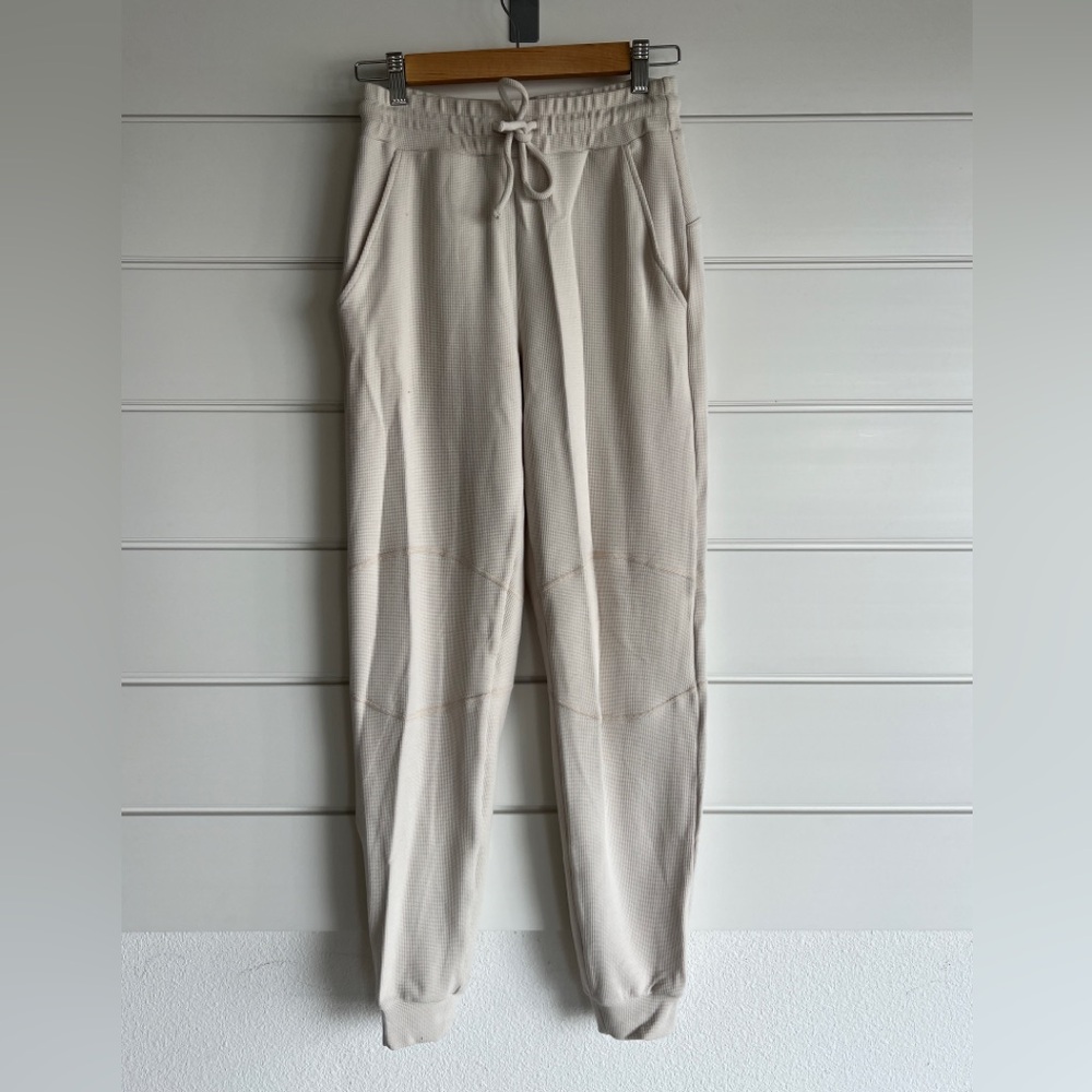 Alo Yoga Sweats XS Cream Light Weight Like-New